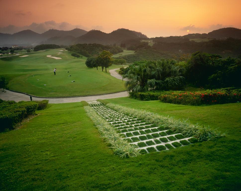 Grand Coloane Resort Макао Экстерьер фото Golf course in Okinawa, Japan