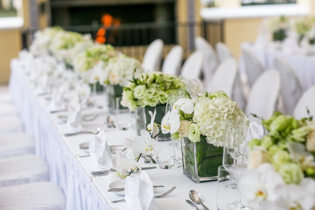 Grand Coloane Resort Макао Экстерьер фото A table set for a wedding reception