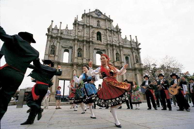 Grand Coloane Resort Макао Экстерьер фото Portuguese people dancing in Macau
