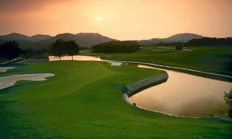 Grand Coloane Resort Макао Экстерьер фото Golf course at the Four Seasons Resort